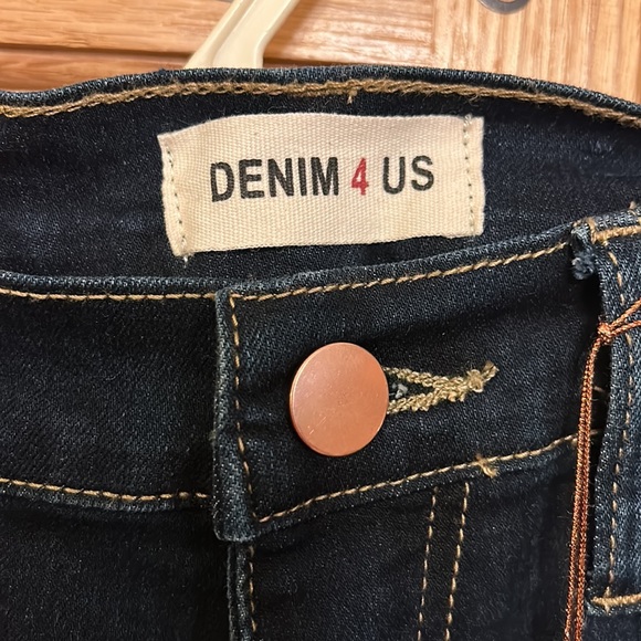 NWT. Denim 4 Us. Sz. 9 - Picture 2 of 8